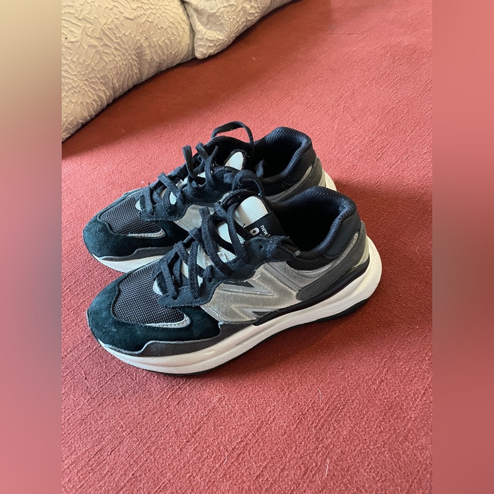 Unisex black fig new balances